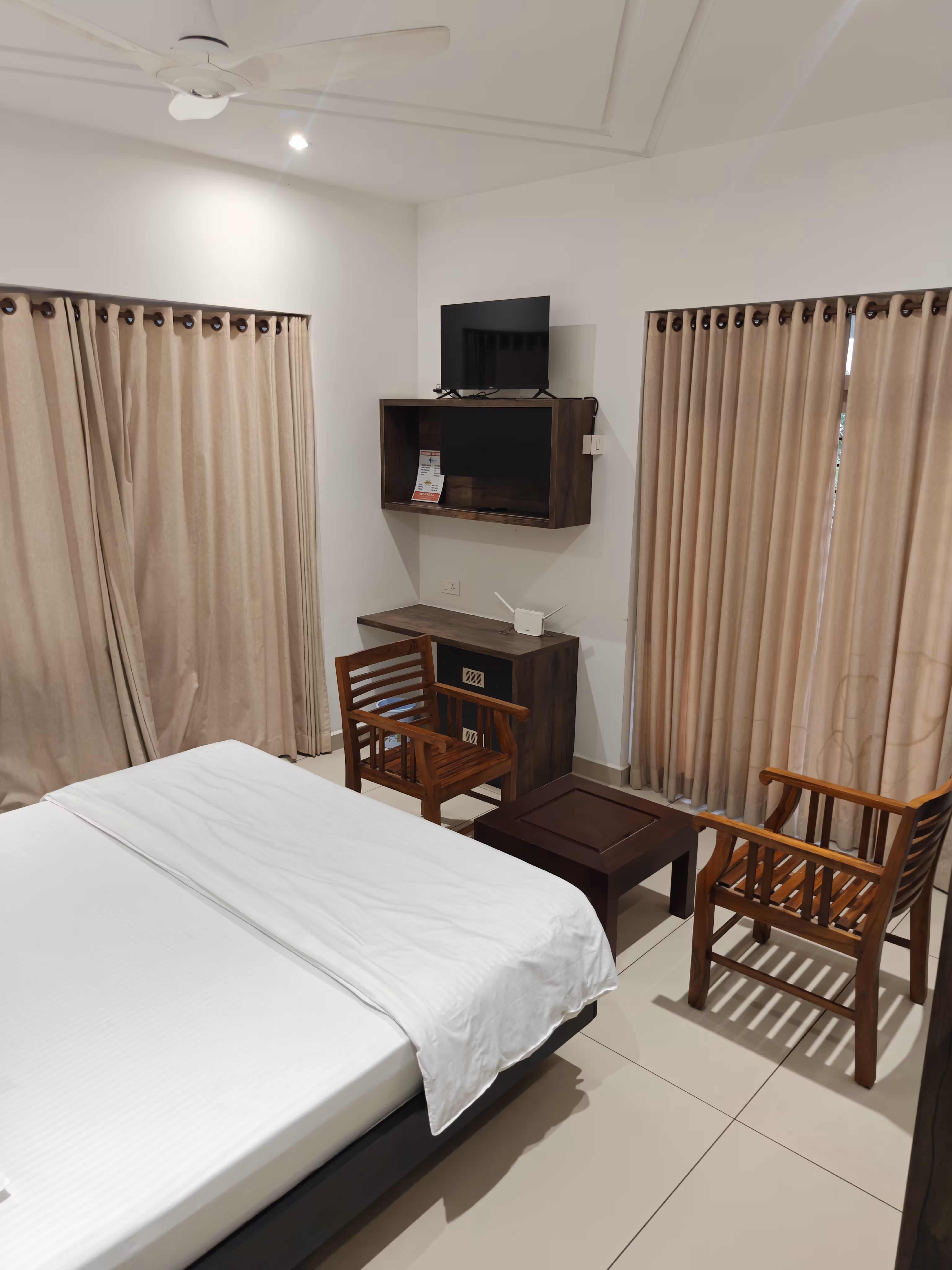 Rosy Villa Bedroom 1 Photo 2
